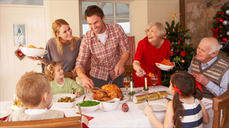 oi-12-kanones-tou-savoir-vivre-sto-trapezi