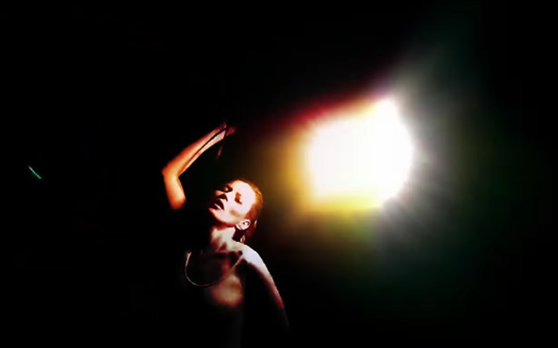 oi-massive-attack-stratologoun-kai-tin-kate-moss