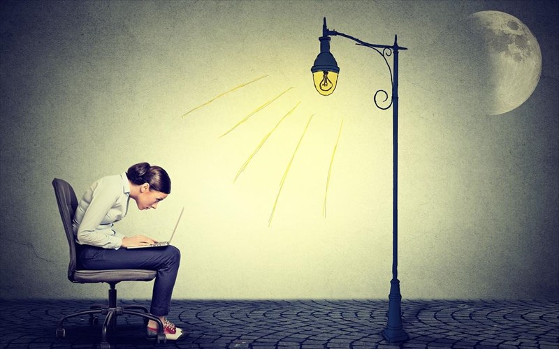 i-polli-douleia-troei-tinkardia-tou-afenti