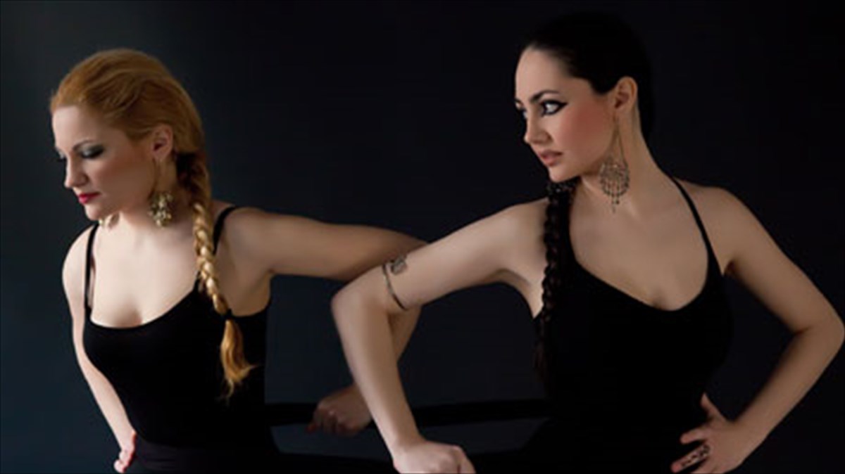 tragoudia-kai-mousikes-tou-kosmou-apo-tis-aderfes-bougioukli