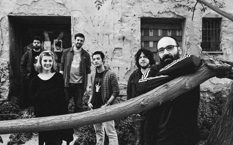 milisame-me-tous-empty-frame-ligo-prin-to-epeteiako-live-tous-sti-death-disco