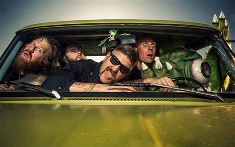 sto-live-ton-mastodon-anamenetai-na-ginei-xamos