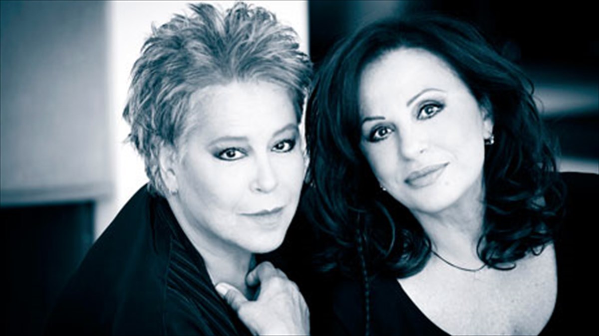 xaroula-aleksiou-kai-dimitra-galani-se-mple-beloudo