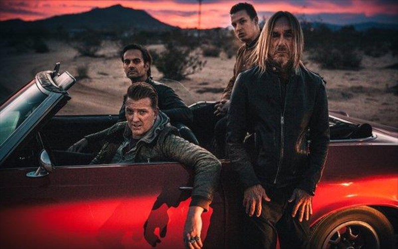 o-iggy-pop-skarfalonei-psilotera-apo-pote-sta-charts-me-to-post-pop-depression