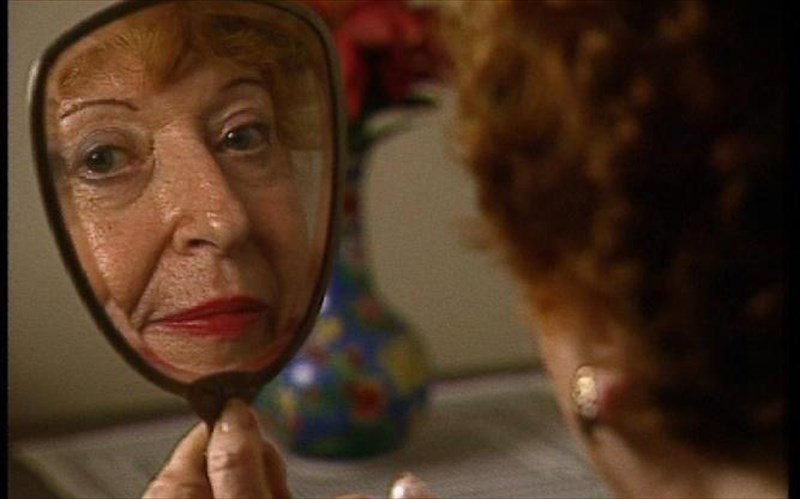 mia-kokkinomalla-thuma-tou-giatrou-mengele-ton-nazi-kai-oi-sosies-tou-hemingway