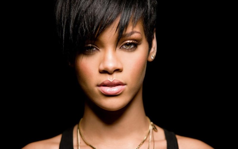 akousame-to-neo-almpoum-tis-rihanna