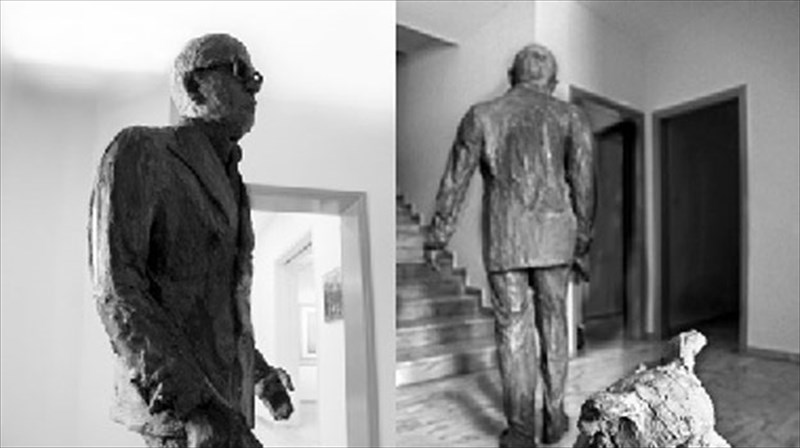 oi-mnimes-tis-eleusinas-mesa-apo-gkriza-glupta