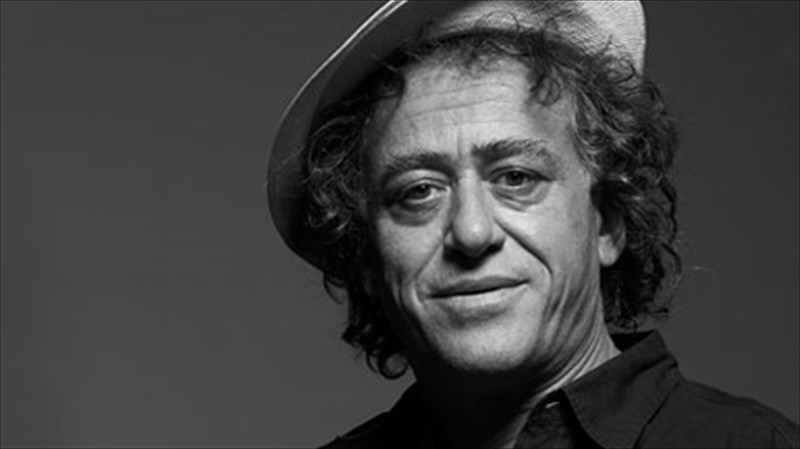 perimenontas-tous-barbarous-sto-kuttaro