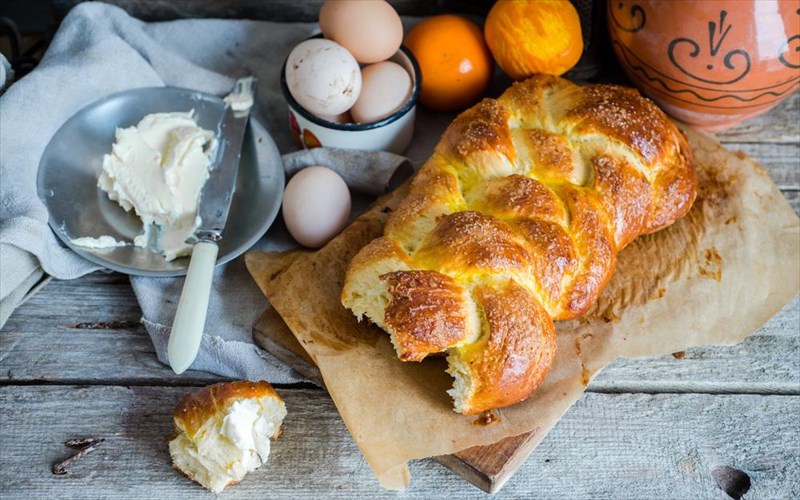 to-tsoureki-sto-mikroskopio