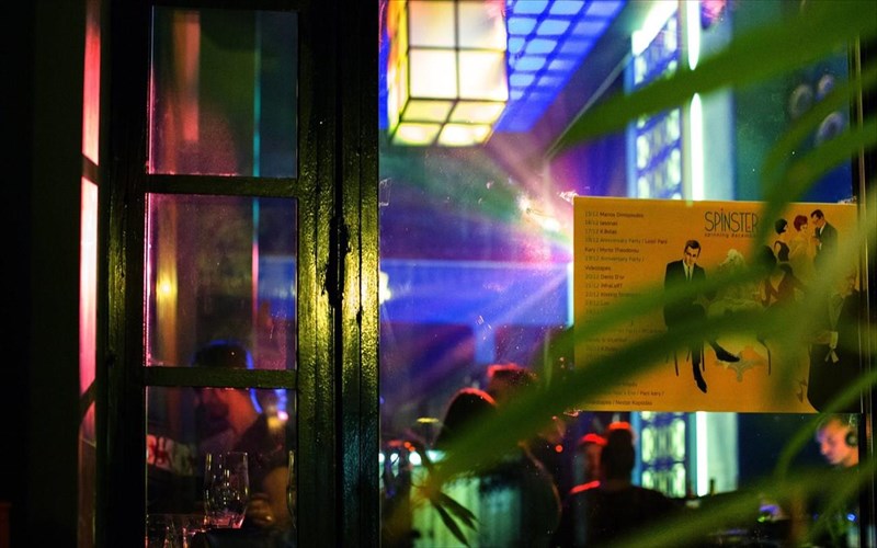 to-street-outdoors-xoreuei-ekso-apo-to-spinster