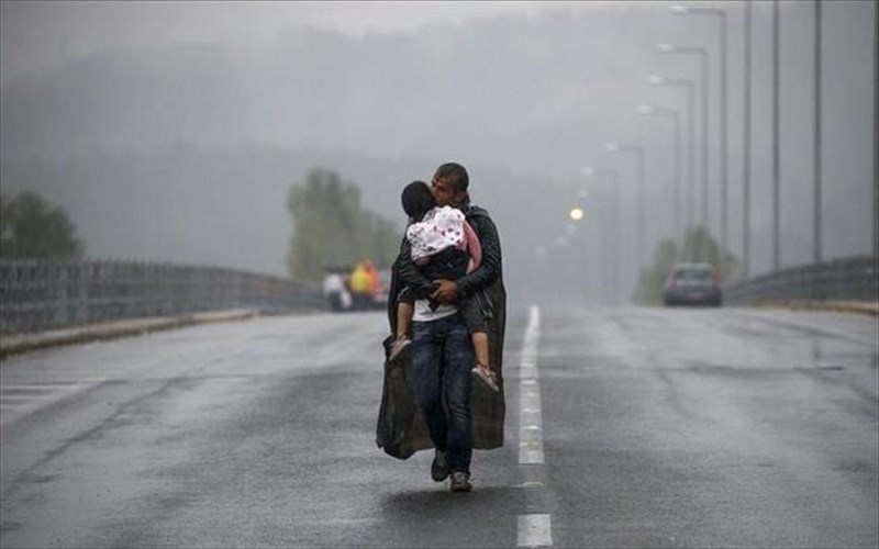 brabeio-poulitzer-se-treis-ellines-fotografous-gia-tin-kalupsi-tis-prosfugikis-krisis