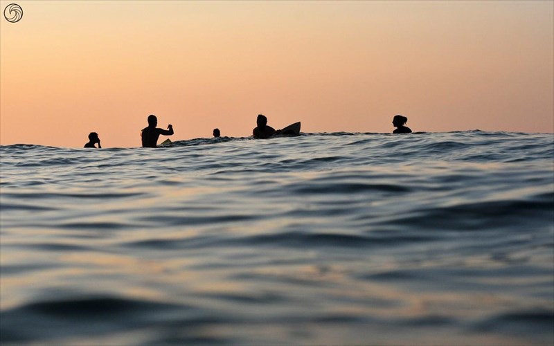 damasame-ta-kumata-me-tesseris-apo-tous-kaluterous-ellines-surfers