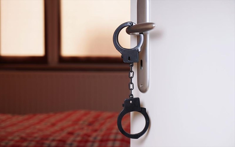 kinkbnb-kleiste-domatia-bgalmena-apo-tis-50-apoxroseis-tou-gkri