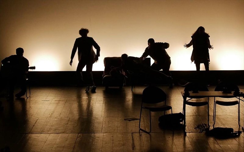 to-zitima-tis-falakris-tragoudistrias-tou-eugeniou-ionesko-sto-thiseion