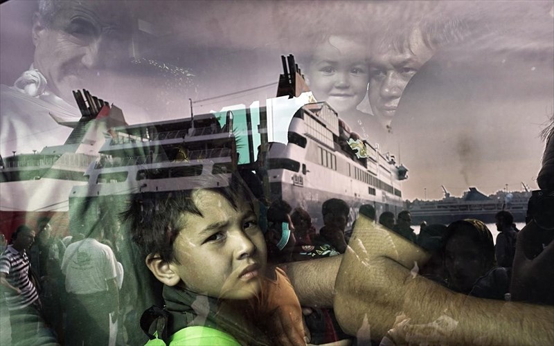 11-fotoreporter-enonoun-tis-maties-tous-stin-texnopoli