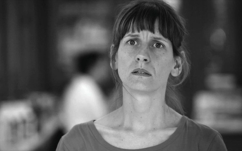 ena-taksidi-stin-ellada-tis-krisis-me-epta-tainies-mikrou-mikous-sto-trianon