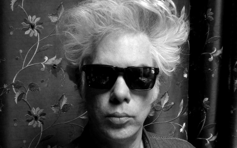 o-tzim-tzarmous-einai-enas-authentikos-rok-star-tou-sinema