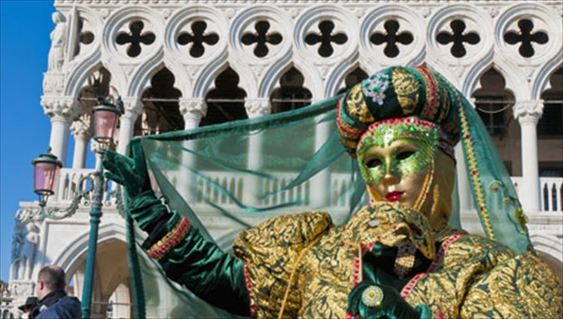 karnabali-benetias-2012-i-zoi-einai-ena-theatro-zoi-einai-ena-theatro