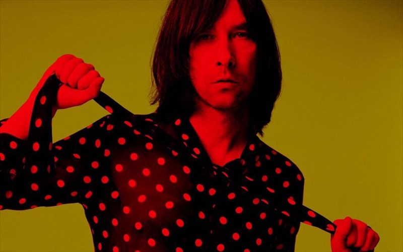 o-bobby-gillespie-ta-bazei-me-ton-kapitalismo