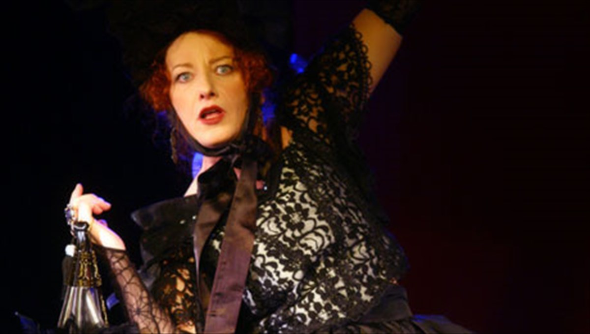 ena-epikairo-1843-sto-theatriko-sanidi