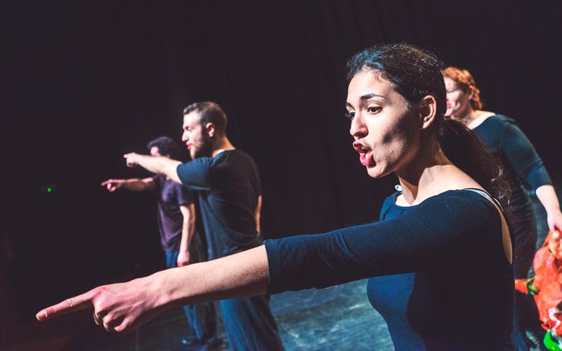 maria-xanou-i-sunergasia-se-mia-omada-dimiourgei-asfaleia