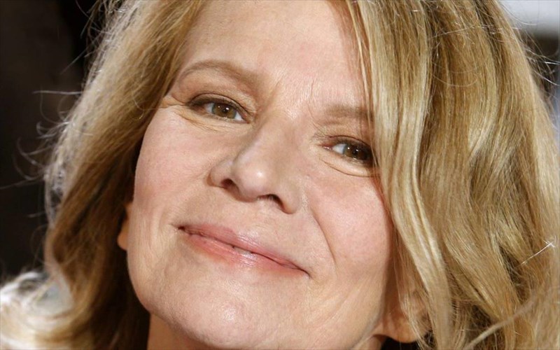 i-nikol-gkarsia-fernei-tin-marion-kotigiar-sta-akra