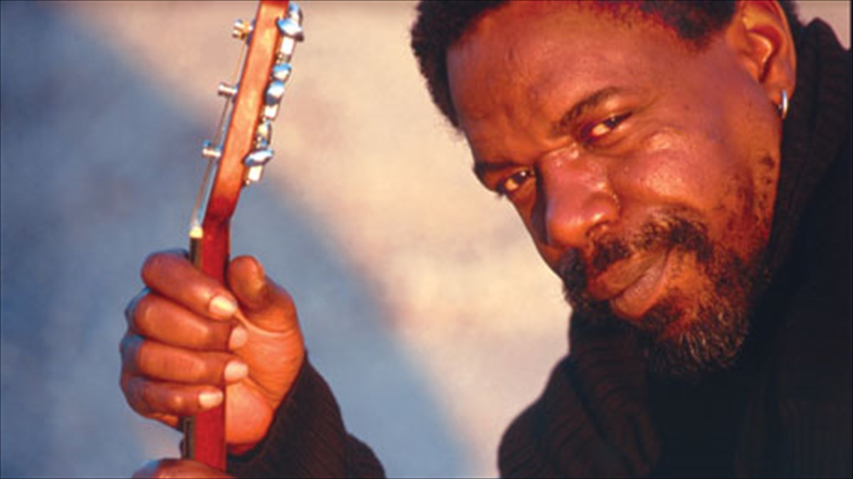 suneuresi-titanon-tou-mplouz-sto-half-note