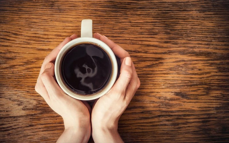 alati-ston-kafe-diabaste-ti-xrisi-tou