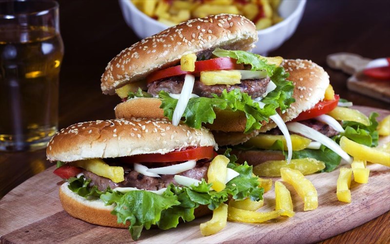 to-junk-food-upo-proϋpotheseis-den-einai-toso-anthugieino