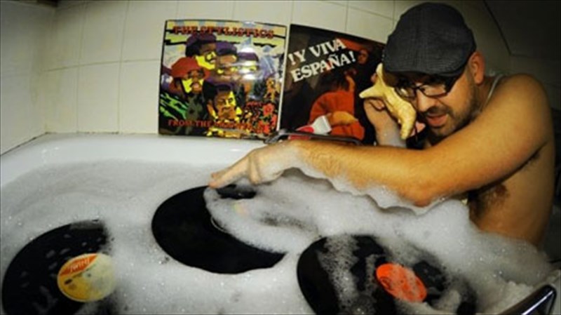 frenireis-ilektronikoi-ixoi-sto-six-dogs