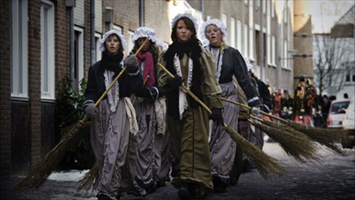 apokodikopoiontas-ton-karolo-ntikens