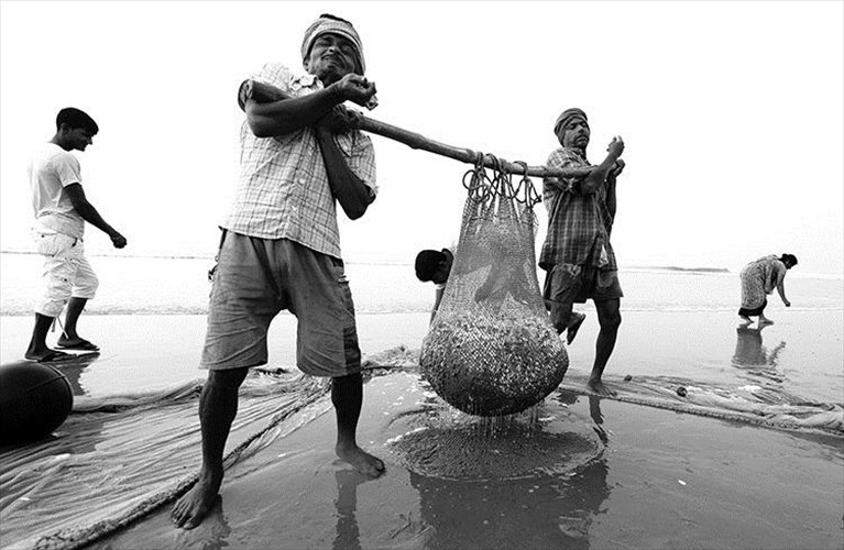 aroma-of-theeast-apo-tin-india-stin-athina-kai-ti-blank-wall-gallery