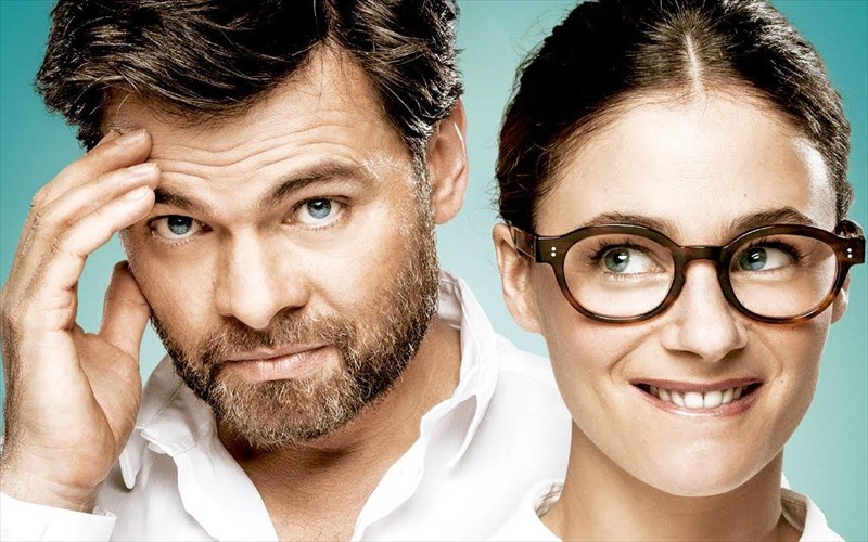 enas-erotas-sta-tufla-ton-iounio-stis-aithouses