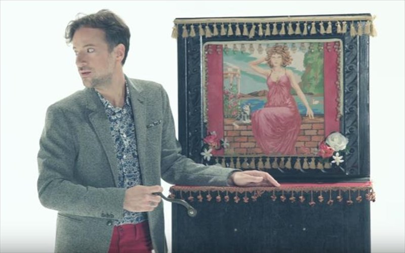 faros-o-kostis-marabegias-epistrefei-me-neo-tragoudi-kai-video-clip