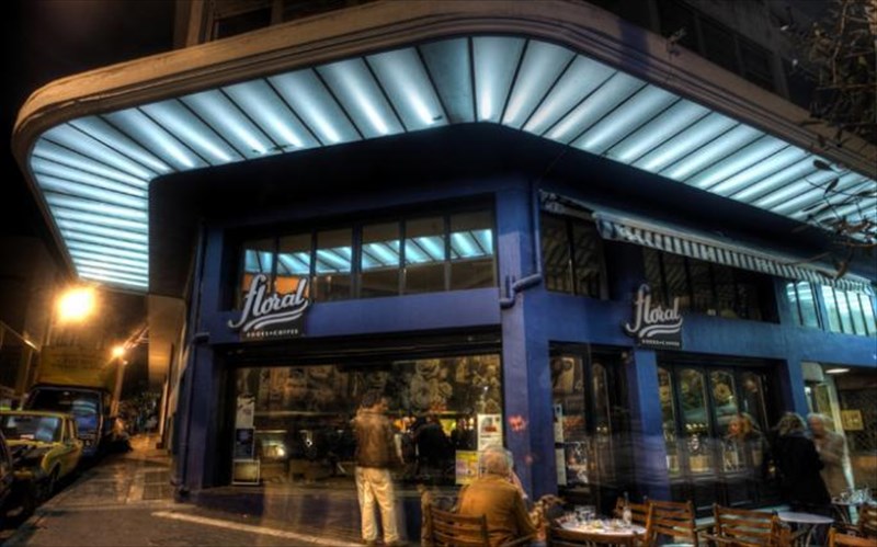 to-floral-upodexetai-to-kalokairi-me-duo-idiaitera-live