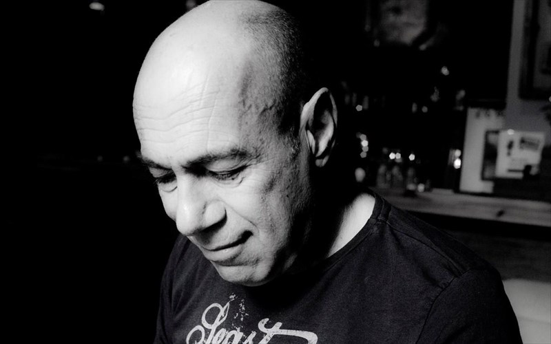 baggelis-raptopoulos-mesa-apo-tin-ieri-praksi-tou-erota-anagennatai-san-ton-muthiko-foinika-i-zoi-zoi