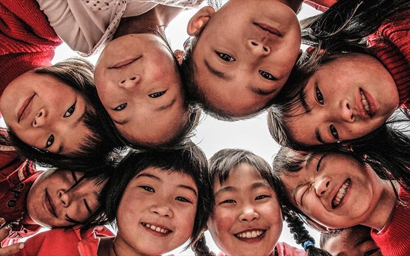 portraits-eikosi-kallitexnes-apo-ola-ta-simeia-tis-gis-ekthetoun-ta-portraita-tous