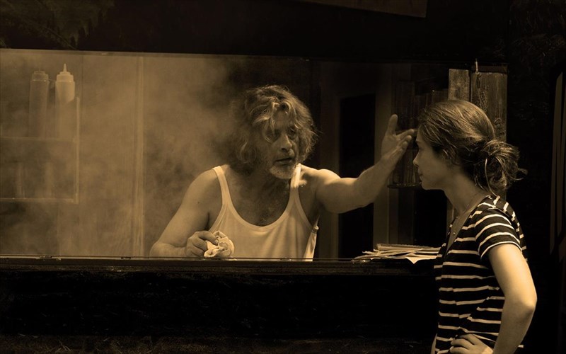 agrios-sporos-kritiki-theatrou