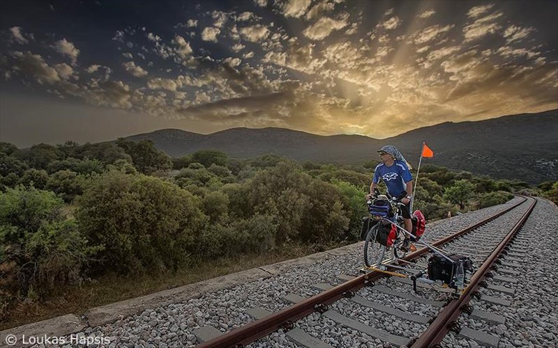 o-loukas-xapsis-sustinei-to-railbike-kai-aksiopoiei-tis-ksexasmenes-sidirodromikes-grammes-tis-peloponnisou
