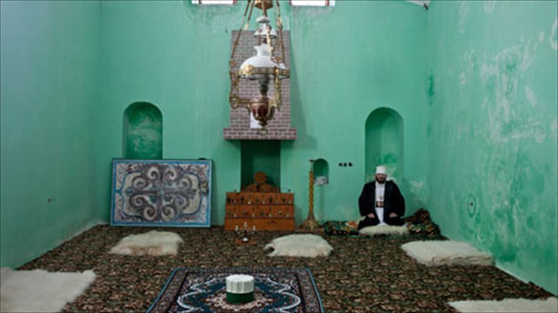 mia-balkaniki-istoria-ektulissetai-stin-plaka