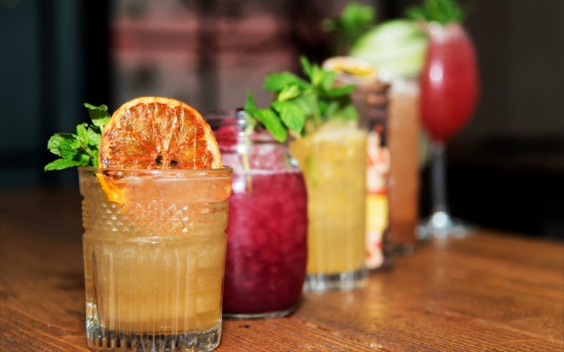 to-ritzy-sas-taksideuei-se-olo-ston-kosmo