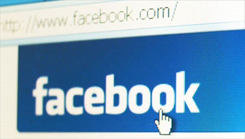 giati-to-facebook-kai-to-twitter-blaptoun-tin-ugeia