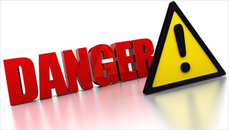 giati-oi-toksikoi-filoi-mas-kanoun-kako