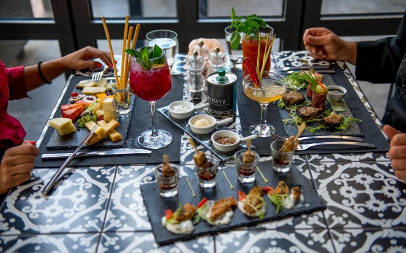 finger-food-eidika-gia-kokteil-sto-mimaya-gia-tous-meraklides