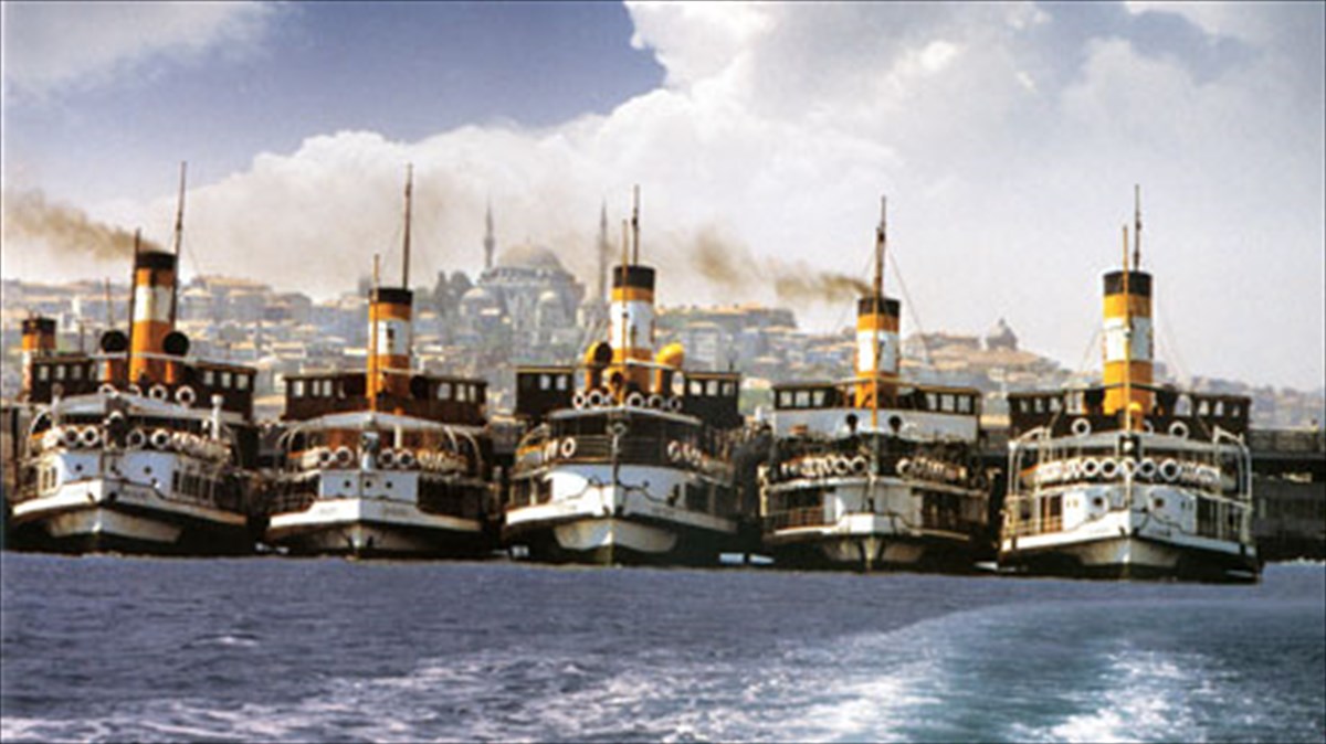 arxaia-theatra-kai-eikones-tis-polis-se-mia-fotografiki-ekthesi