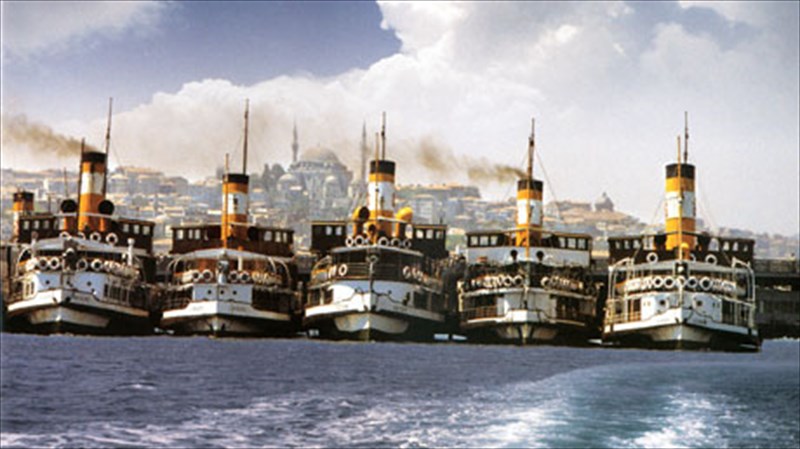 arxaia-theatra-kai-eikones-tis-polis-se-mia-fotografiki-ekthesi