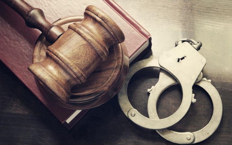 to-egklima-i-astunomia-kai-i-gunaika-sto-mikroskopio-ton-ekdoseon-gabriilidis-gunaika-sto-mikroskopio-ton-ekdoseon-gabriilidis