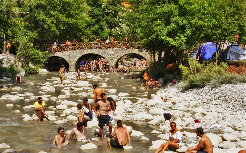 metrame-antistrofa-gia-to-fetino-river-party-stin-kastoria