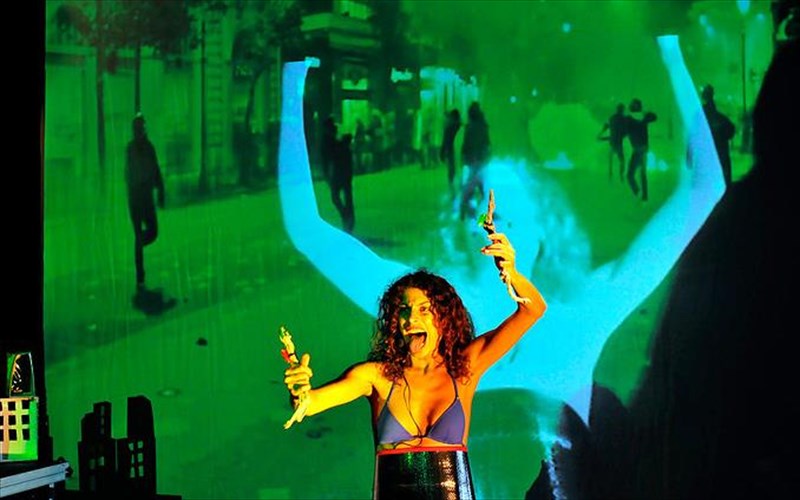 kritiki-premiera-me-eksegersi-sto-festibal-athinon