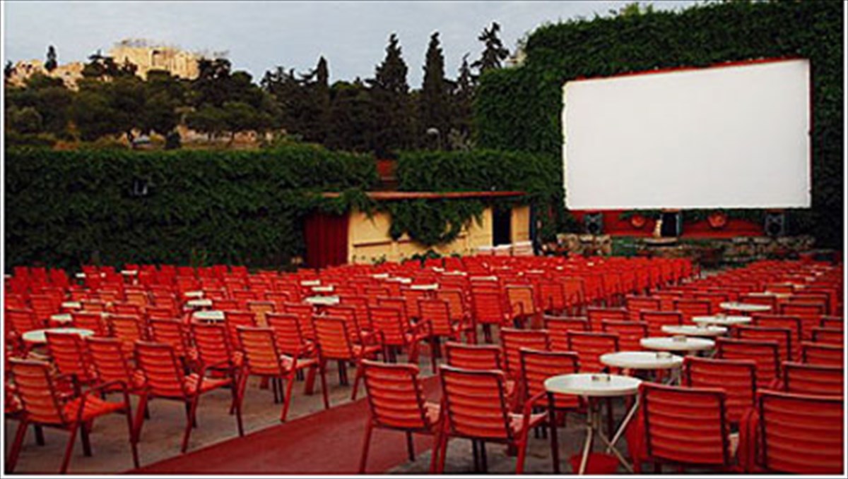 stin-korufi-tou-kosmou-to-sine-thiseio